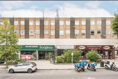 3 bedroom flat for sale, Viceroy Close, London N2