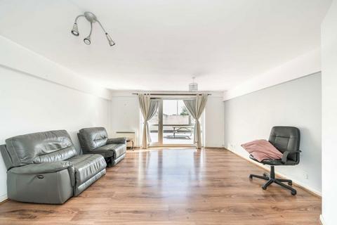 3 bedroom flat for sale, Viceroy Close, London N2