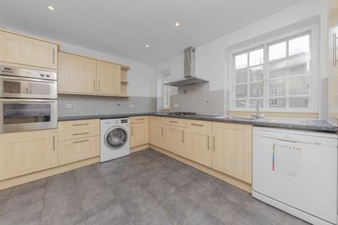 3 bedroom flat to rent, Fortis Green, London N10