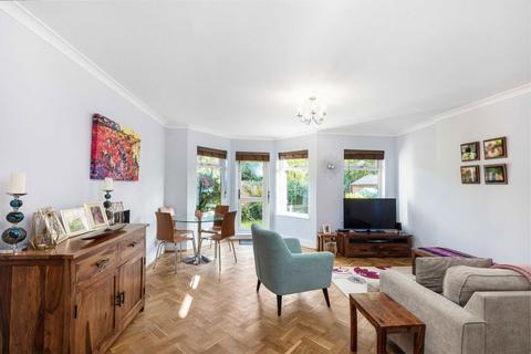 2 bedroom flat for sale, Palmerston Crescent, London N13