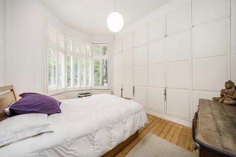 2 bedroom flat for sale, Queens Avenue, London N10