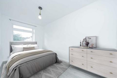 2 bedroom flat for sale, Bounds Green Road, London N11