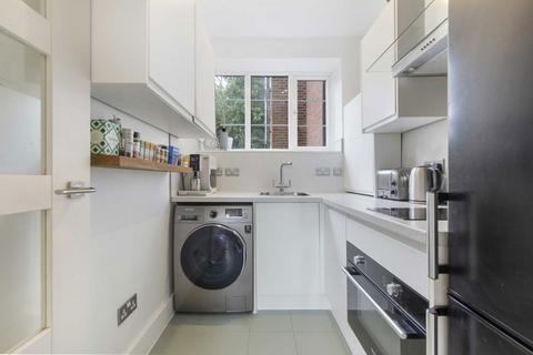 2 bedroom flat for sale, Risborough Close, London N10