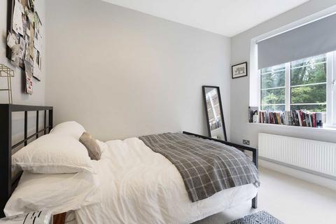 2 bedroom flat for sale, Risborough Close, London N10