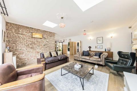 4 bedroom bungalow for sale, Victoria Road, London N22