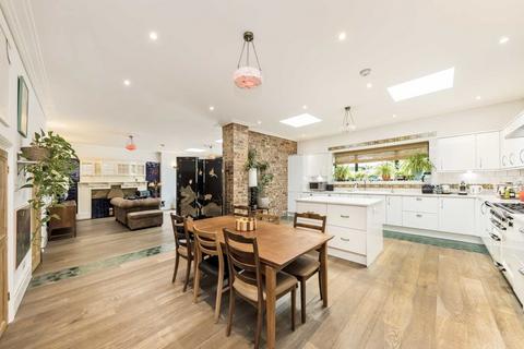 4 bedroom bungalow for sale, Victoria Road, London N22