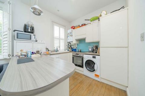 2 bedroom flat for sale, Muswell Road, London N10