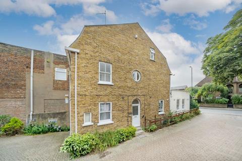 Studio for sale, Clissold Close, London N2