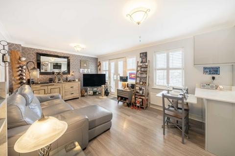 2 bedroom flat for sale, Osier Crescent, London N10