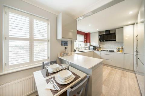 2 bedroom flat for sale, Osier Crescent, London N10