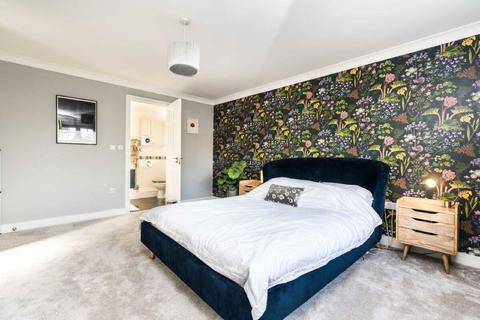 2 bedroom flat for sale, Osier Crescent, London N10