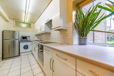 2 bedroom flat for sale, Fortis Green, London N2