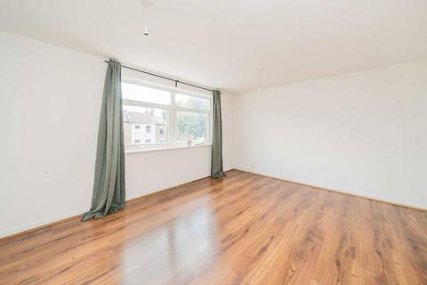 3 bedroom flat for sale, Viceroy Close, London N2