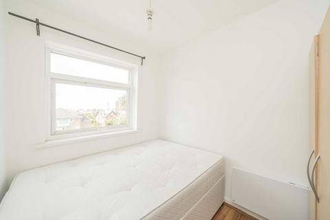 3 bedroom flat for sale, Viceroy Close, London N2