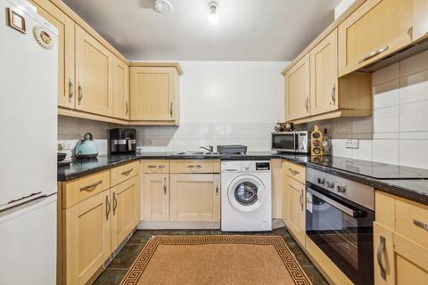 2 bedroom flat for sale, Cline Road, London N11