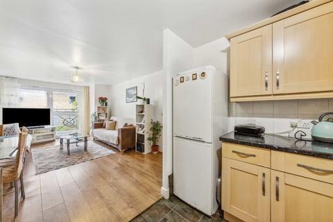 2 bedroom flat for sale, Cline Road, London N11