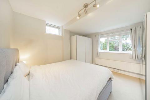 2 bedroom flat for sale, Onslow Gardens, London N10