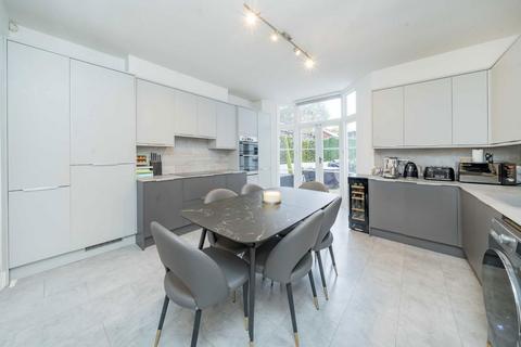 2 bedroom flat for sale, Onslow Gardens, London N10