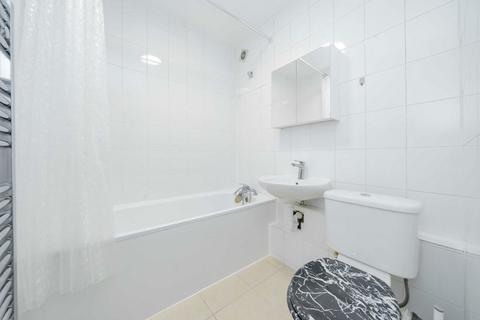 1 bedroom flat for sale, Brownlow Road, London N11