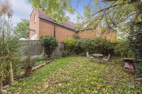 2 bedroom flat for sale, Colney Hatch Lane, London N10