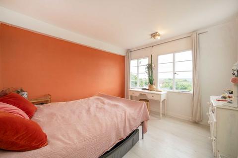 2 bedroom flat for sale, Pages Lane, London N10