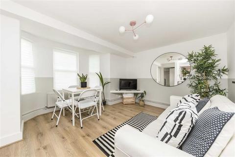 2 bedroom flat for sale, Pepys Road, London SE14