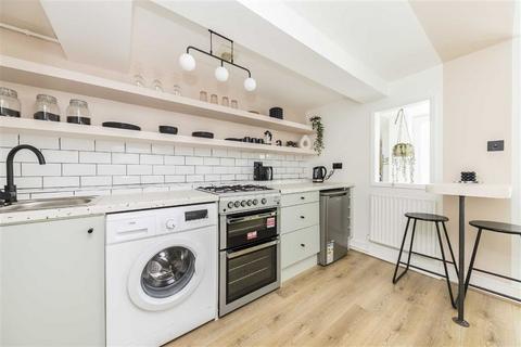 2 bedroom flat for sale, Pepys Road, London SE14