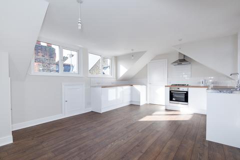 3 bedroom flat to rent, Denbigh Road London W13