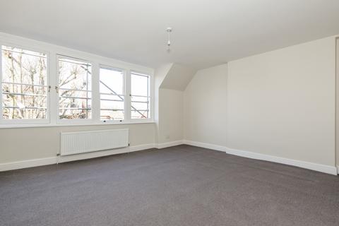 3 bedroom flat to rent, Denbigh Road London W13