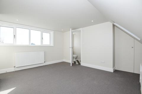 3 bedroom flat to rent, Denbigh Road London W13