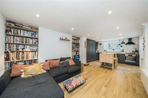 3 bedroom flat for sale, Manor Avenue, London SE4