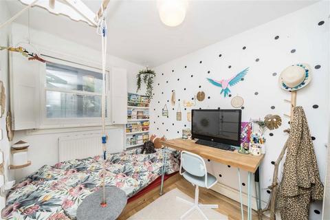 3 bedroom flat for sale, Manor Avenue, London SE4