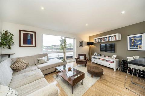 2 bedroom flat for sale, Mantle Road, London SE4