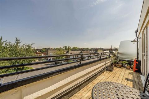 2 bedroom flat for sale, Mantle Road, London SE4