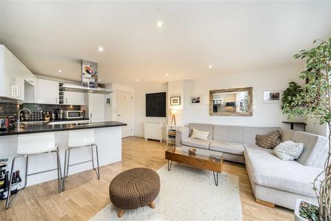 2 bedroom flat for sale, Mantle Road, London SE4