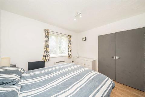 2 bedroom flat for sale, Joseph Hardcastle Close, London SE14