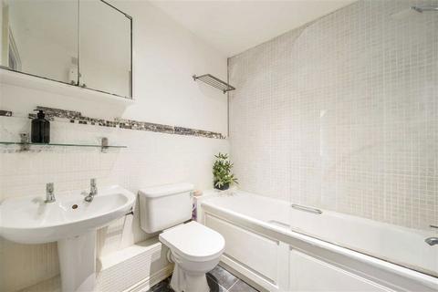 2 bedroom flat for sale, Joseph Hardcastle Close, London SE14