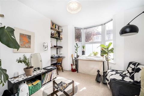 2 bedroom flat for sale, Finland Road, London SE4