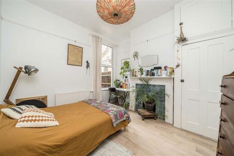 3 bedroom flat for sale, Musgrove Road, London SE14