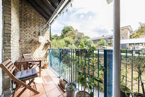 2 bedroom flat for sale, Queens Road, London SE14