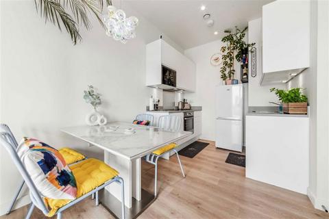 1 bedroom flat for sale, Varcoe Road, London SE16