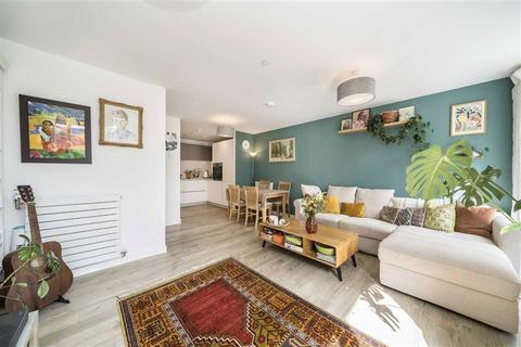 2 bedroom flat for sale, Goodwood Road, London SE14