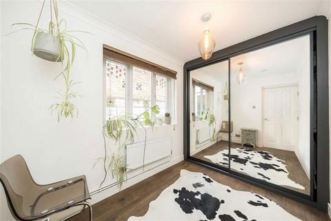 2 bedroom flat for sale, Alpha Road, London SE14