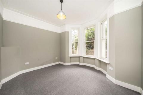 3 bedroom flat to rent, Arbuthnot Road, London SE14