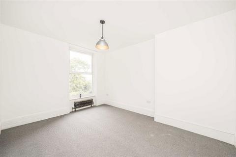 3 bedroom flat to rent, Arbuthnot Road, London SE14