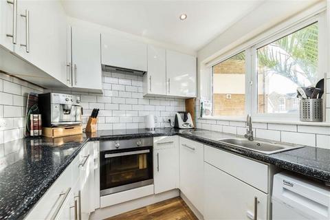 2 bedroom semi-detached house to rent, Farrow Lane, London SE14