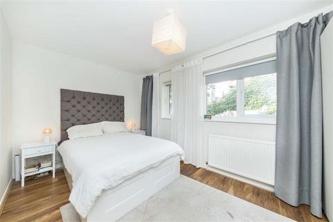 2 bedroom semi-detached house to rent, Farrow Lane, London SE14