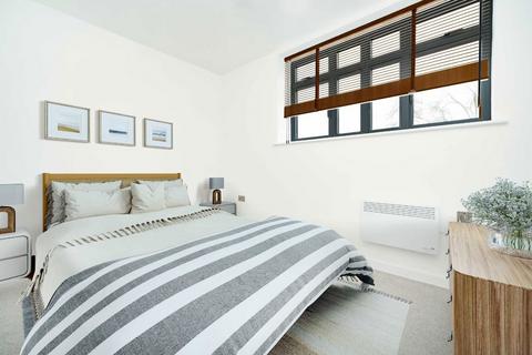 2 bedroom flat for sale, Cambridge Heath Road, London E2