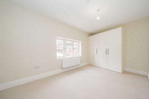 1 bedroom flat for sale, Blenheim Road, Raynes Park SW20