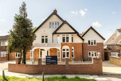 2 bedroom flat for sale, Blenheim Road, Raynes Park SW20